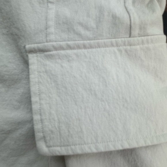 Lululemon Relaxed-Fit Super-High-Rise Cargo Short 4"  in Bone Size 4 - Picture 14 of 16